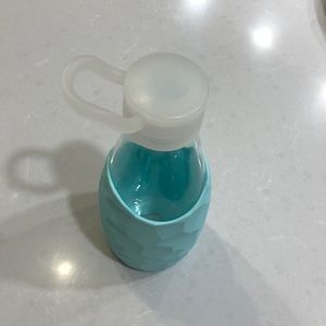 Clear glass water bottle with turquoise accent